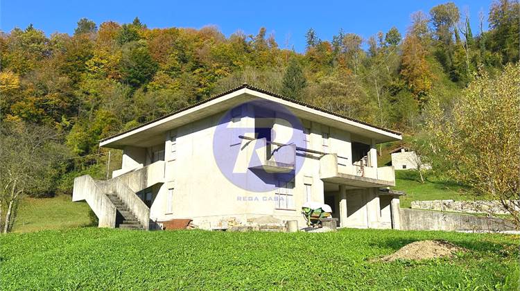 Villa for Sale in San Giovanni Bianco