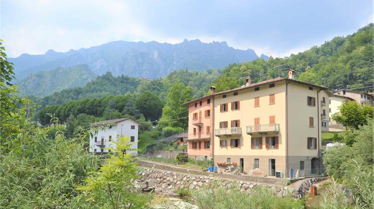 Doppelhaushälfte zu Verkauf in San Giovanni Bianco