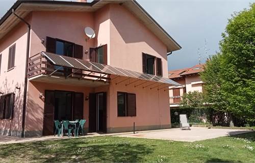 Villa bifamiliare In Vendita a Mozzo