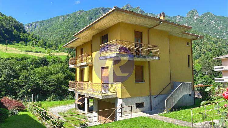 Villa Bifamiliare in Vendita a San Giovanni Bianco