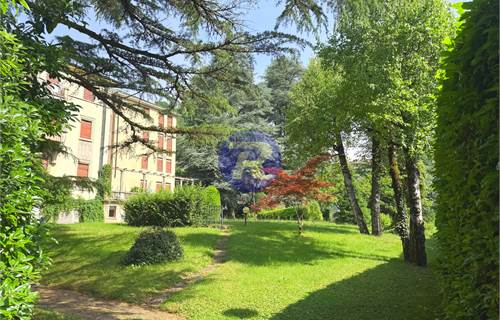 San Pellegrino Terme – Appartamento in edificio storico con parco secolare 