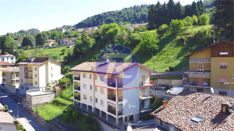 4 комнаты и больше в Продажа в San Giovanni Bianco