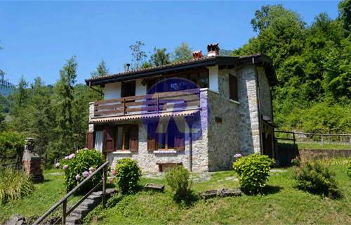 CASA INDIPENDENTE IN PIETRA CON TERRENO E VISTA SULLA VAL TALEGGIO
