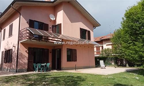 Villa Bifamiliare In Vendita a Mozzo